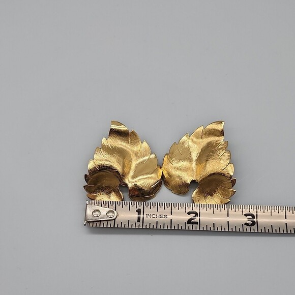 Vintage Mary Kay Large Gold Leaf Shape Clip-on Earrings 80's Bling - Picture 7 of 10